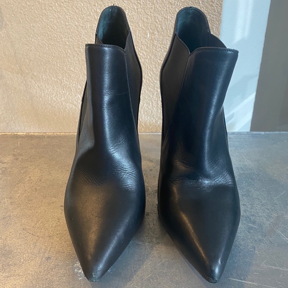 Saint Laurent Paris Chelsea Boots - Picture 2 of 16
